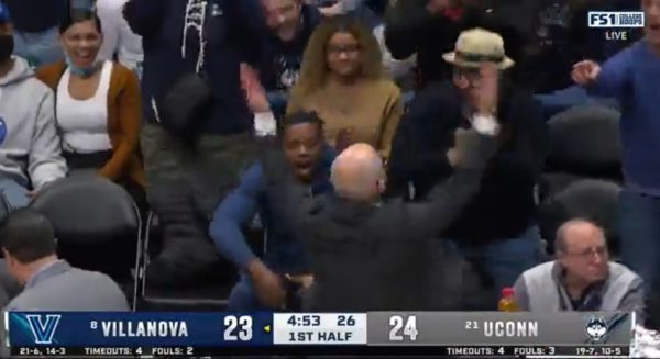 Dan Hurley lifts his arms