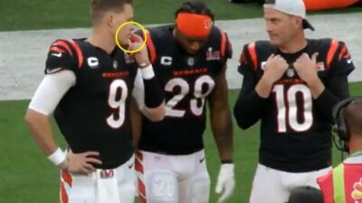 Joe Burrow points to his face