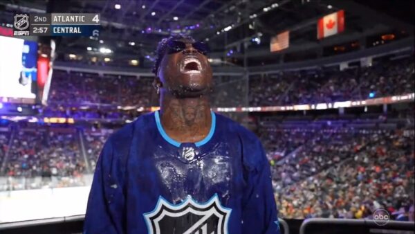 Tyreek Hill beer celebration