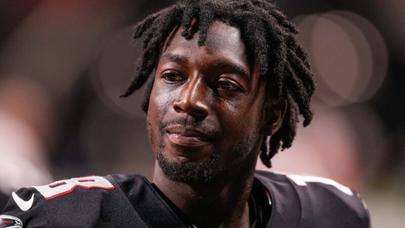 Calvin Ridley without a helmet