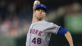 Jacob deGrom prêt à lancer