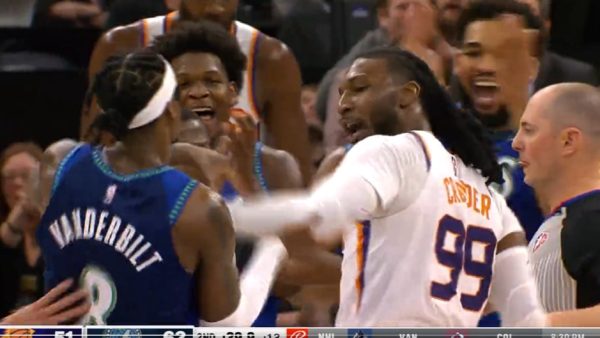 Jae Crowder puts his hand out