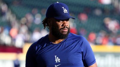 Kenley Jansen warming up