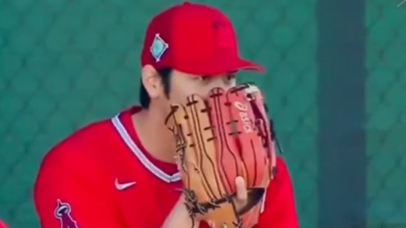 Shohei Ohtani's hilarious new technique to end slump goes viral