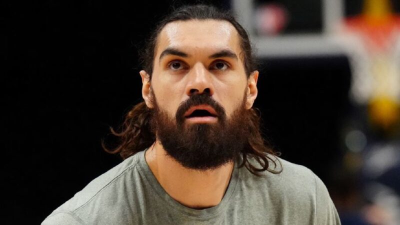 Steven Adams warming up
