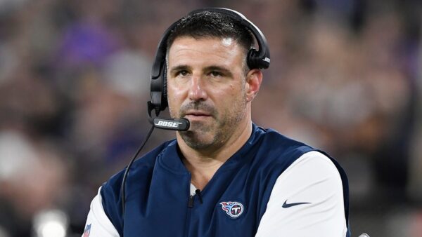 Mike Vrabel on the sidelines