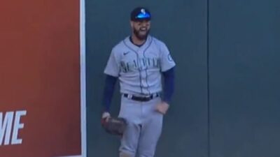 Jesse Winker reacting after a catch
