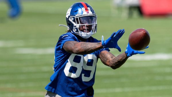 Kadarius Toney catches a ball