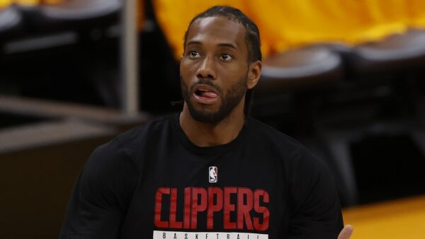 Kawhi Leonard in a warmup shirt