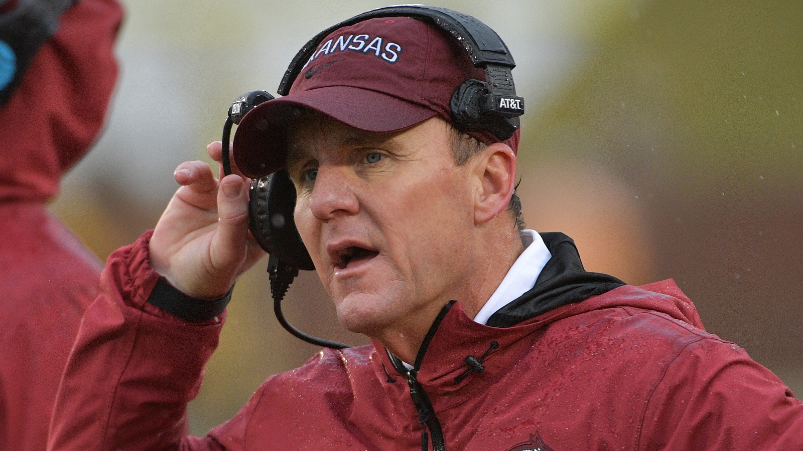 Ex-Arkansas coach leaves top high school job to return to college football