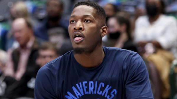 Dorian Finney Smith in warmups