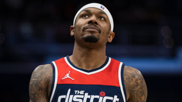 Bradley Beal looking up