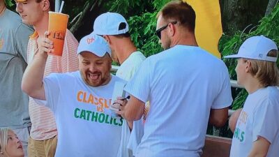 Tennessee fans wear shirts