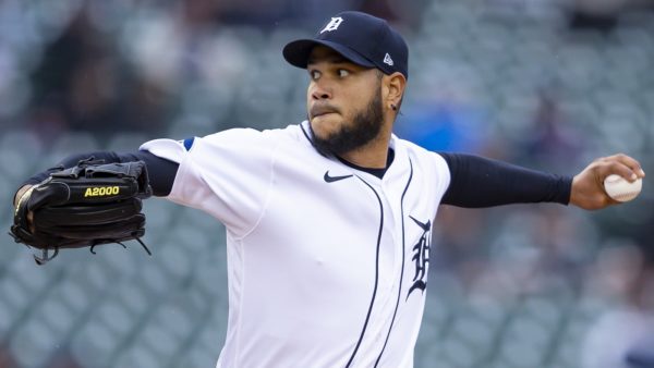 Eduardo Rodriguez throwing a pitch