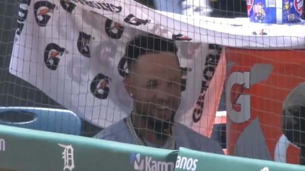 Jose Abreu sitting underneath a towel