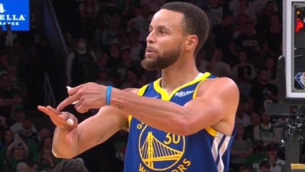 Steph Curry points to his finger