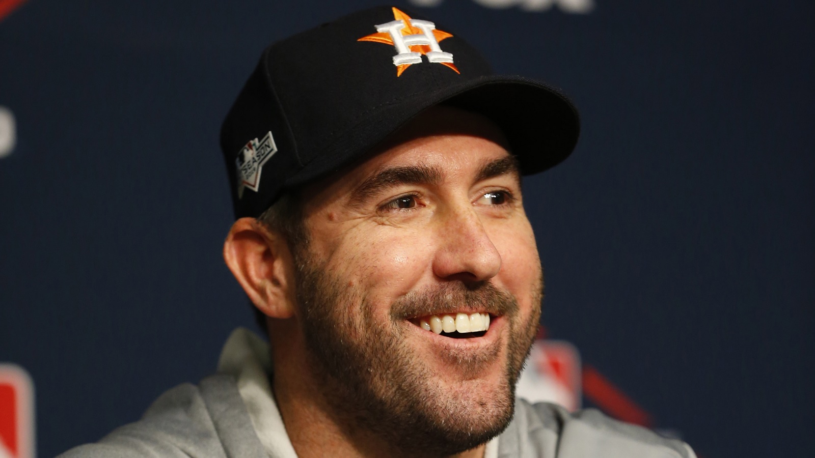 Verlander flips script, gives thumbs-up to Phillies fans