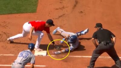 Lourdes Gurriel avoiding a tag