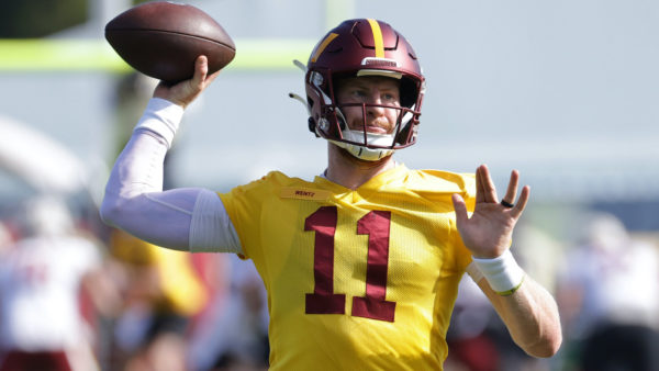 Carson Wentz throws a pass during practice