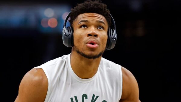 Giannis Antetokounmpo looks barely recognizable after getting haircut