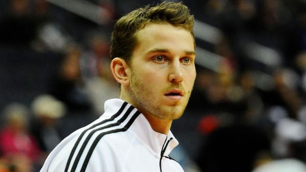 Nik Stauskas warming up