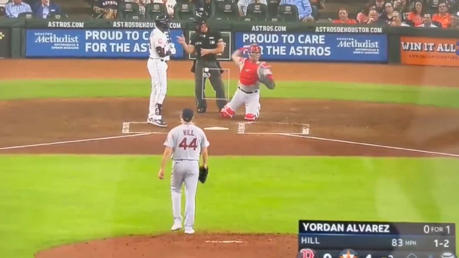 Video: Umpires make big mistake during Yordan Alvarez at-bat