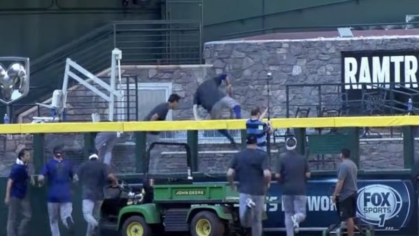 Dodgers go for a swim in the Diamondbacks pool