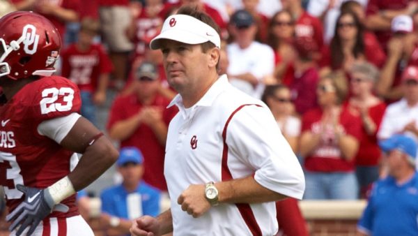 Bob Stoops jogging