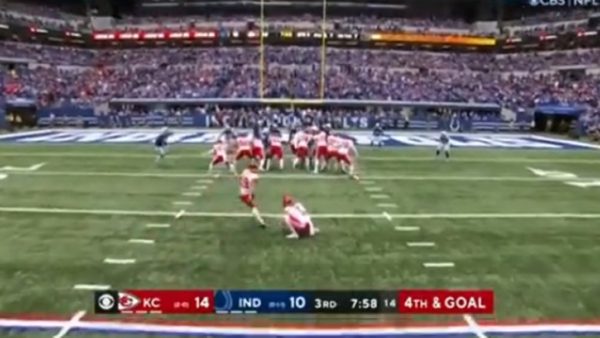 Chiefs line up for a field goal