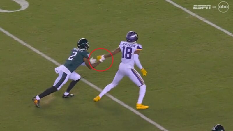 Darius Slay grabs Justin Jeffersons hand