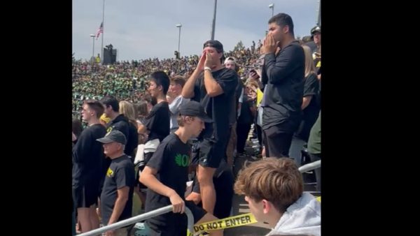 Oregon fans chanting