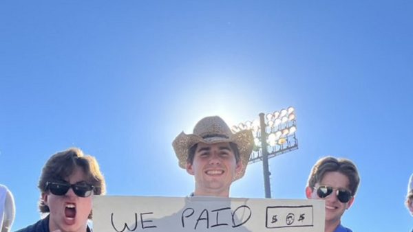 SMU fan holds up a sign