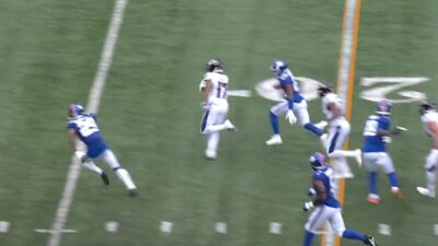 Kenyan Drake rushes for a touchdown