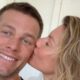 Gisele kisses Tom Brady on the cheek