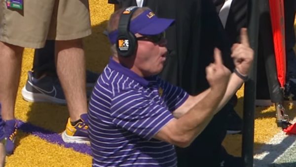 Brian Kelly holds up his fingers
