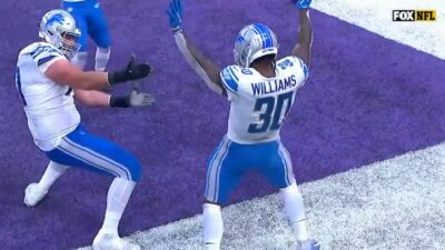 Jamaal Williams rotates his hips