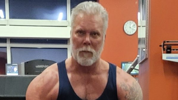 Kevin Nash in the mirror