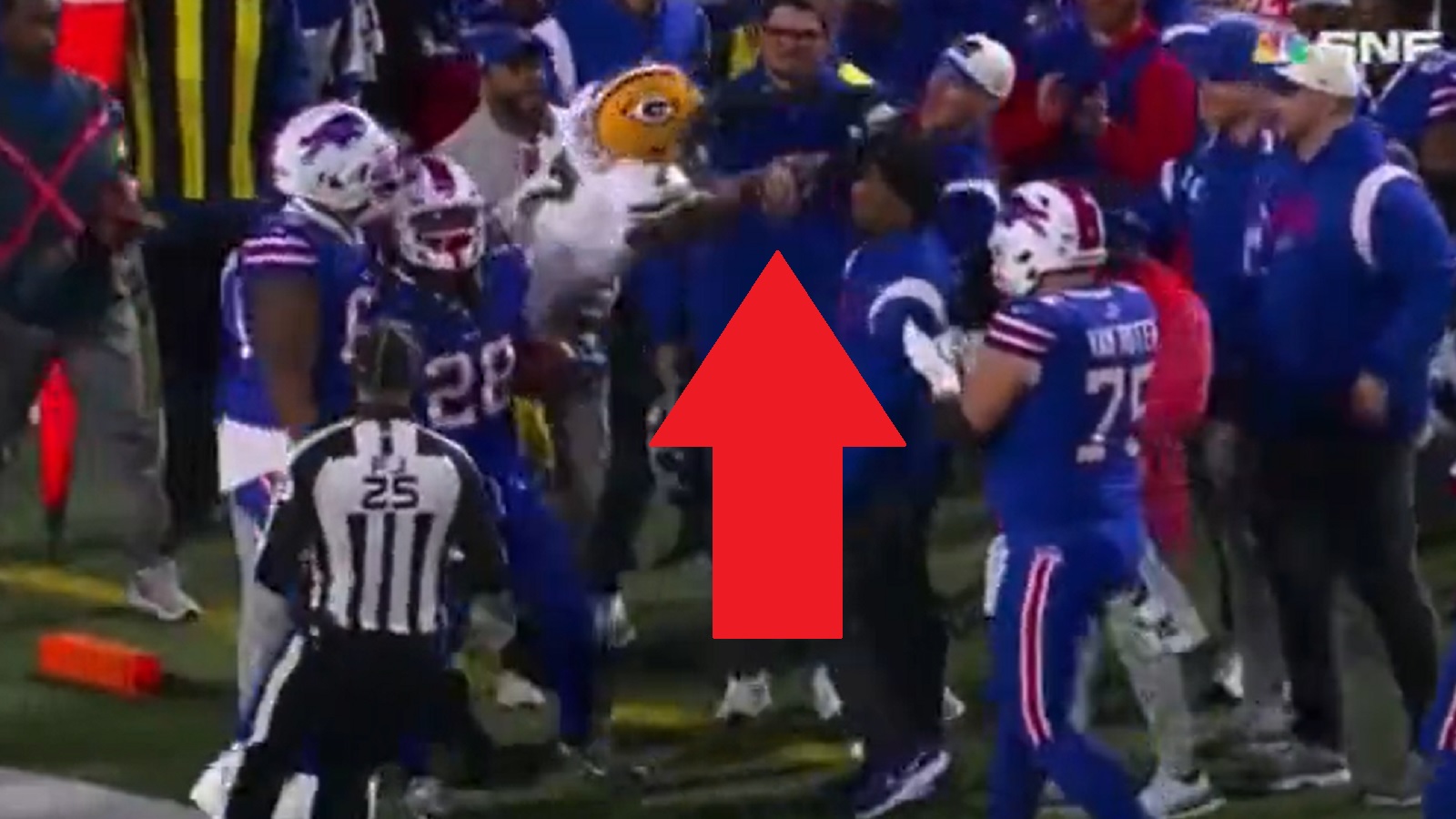 Packers LB Quay Walker ejected after shoving inactive Bills player