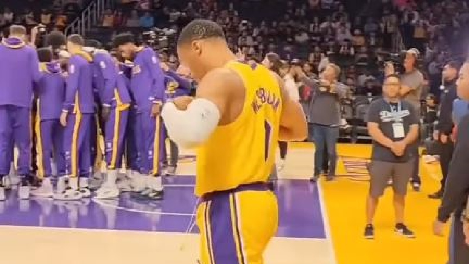 Russell Westbrook seems distant from teammates in Lakers' pre-game ritual:  Is he ok?
