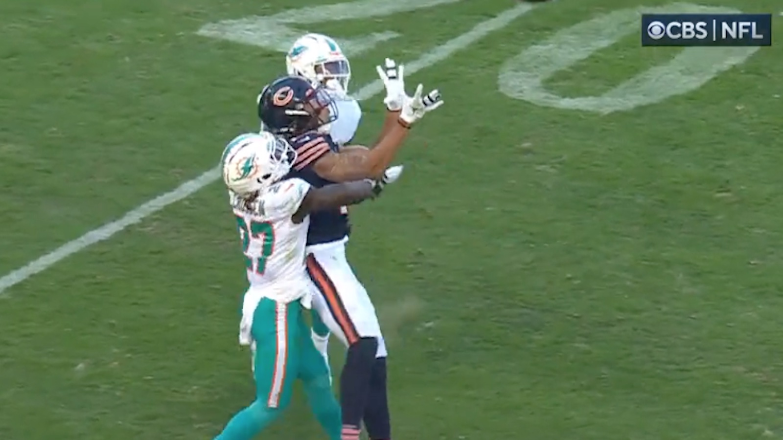 Twitter reacts to Chase Claypool no-call in Dolphins vs. Bears