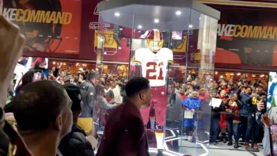 Commanders unveil a Sean Taylor memorial