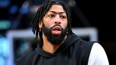 Anthony Davis in warmups