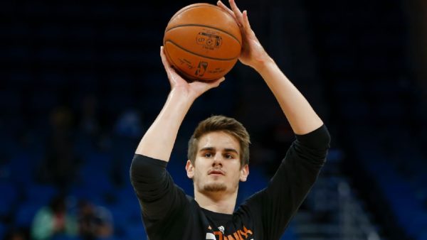 Dragan Bender shooting a ball