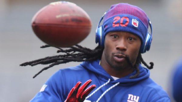 Janoris Jenkins catching a football