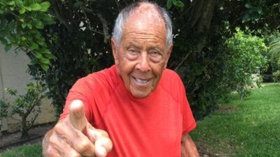 Nick Bollettieri points his finger