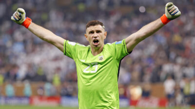 Emiliano Martinez celebrates at the World Cup
