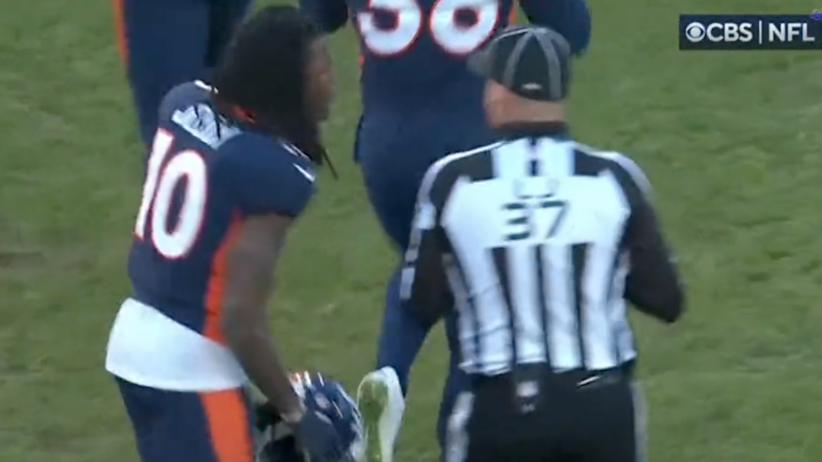 Broncos' Jerry Jeudy screams at official, bumps into him during