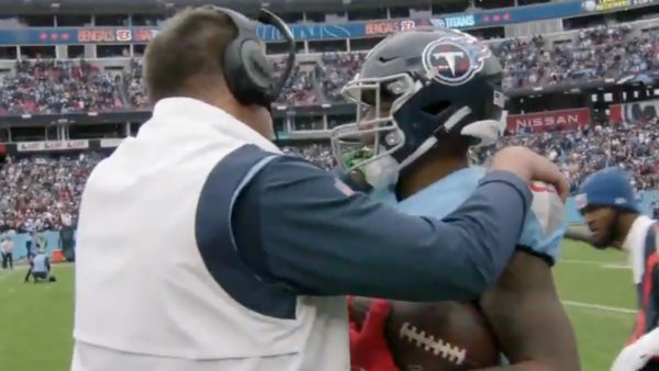 Mike Vrabel gives Treylon Burks a pep talk