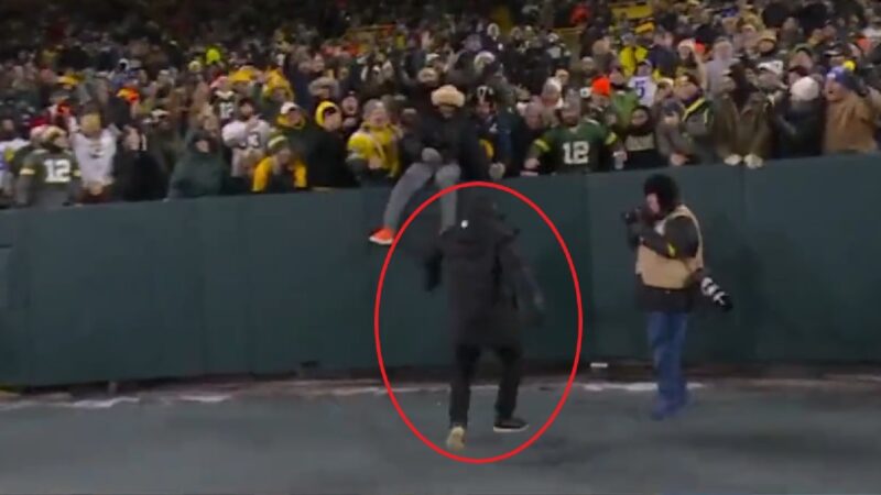 Adam Schefter doing the 'Lambeau Leap'