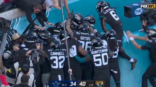 Jaguars players huddle and celebrate